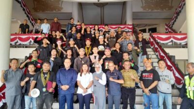 Aliansi Mahasiswa Kalbar dan Barisan Pemuda Adat Nusantara Kalbar mendesak DPRD Kalbar untuk menolak pengesahan Raperda RTRW Kalbar 2023 - 2043, Rabu (11/9). Foto: egi