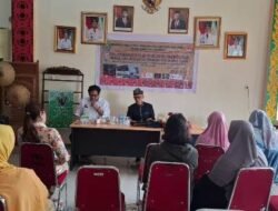 Penjahit Dilatih Ciptakan Kreasi Batik Samer