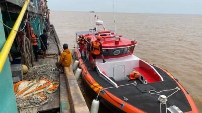 KM. Sempurna 7 Terbalik Dihantam Gelombang, Dua ABK Hilang