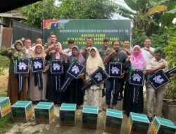 Kasad Salurkan Bantuan Untuk Purnawirawan dan Warakuwuri di Sanggau