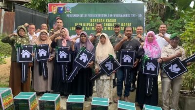 Kasad Salurkan Bantuan Untuk Purnawirawan dan Warakuwuri di Sanggau