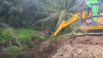 Kolam Penampungan Limbah Sawit PT Inchiko Jebol