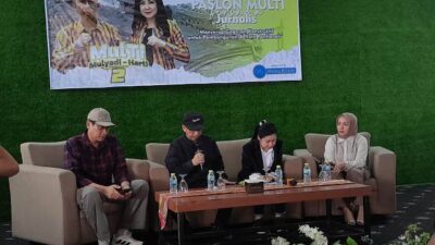 Pasangan calon Wali Kota dan Wakil Wali Kota Pontianak, Mulyadi dan Harti Hartidjah saat dialog publik bersama jurnalis membeberkan program unggulannya diantaranya memberikan solusi banjir dan kemacetan di Pontianak, Jumat (27/9). Foto: egi