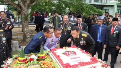 HUT TNI ke-79, Prajurit Kodam XII/ Tpr Diperintahkan Kencangkan Ikat Pinggang dan Tali Helm