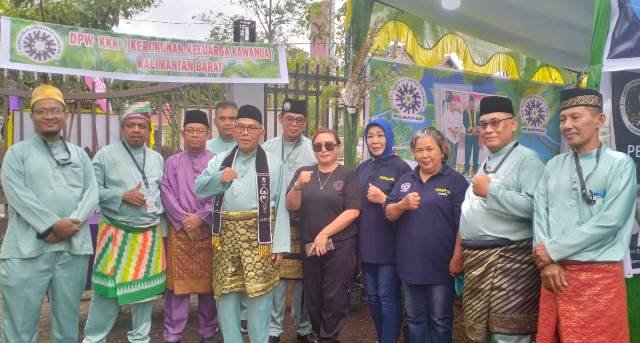 Festival Melayu Kalbar, Ketua MABM Nyanyi Balada Pelaut di Stand KKK