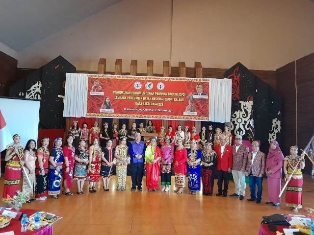 LPDN Kalbar Dikukuhkan, Perempuan Dayak Harus Melek politik