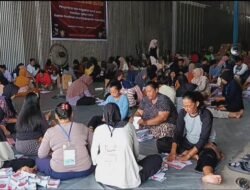 KPU Kerahkan 300 Perempuan Lipat dan Sortir Surat Suara
