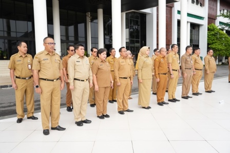 Kepala OPD yang mengikuti apel Apel Akbar dalam rangka Siaga Netralitas ASN, Senin (14/10). Di apel ini, Pj Gubernur Kalbar Harisson memerintahkan kepada seluruh ASN Kalbar tetap netral menjelang Pilkada. Foto: tmB