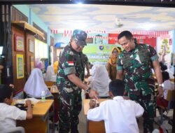 TNI Berikan Siswa di Singkawang Makan Gratis