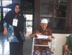 Lansia dan Disabilitas Antusias Nyoblos di Panti Jompo