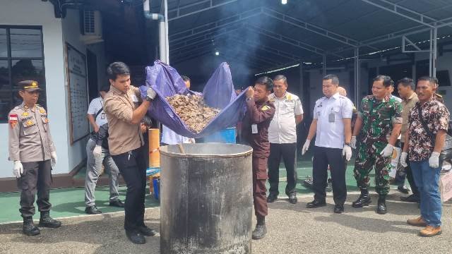 Barang Bukti Kejahatan dari 68 Perkara Dimusnahkan