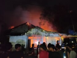Warga Panik Dikejutkan Kebakaran di Tengah Malam