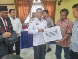 Ketua RT dan Kader Posyandu Dapat Bantuan Sembako