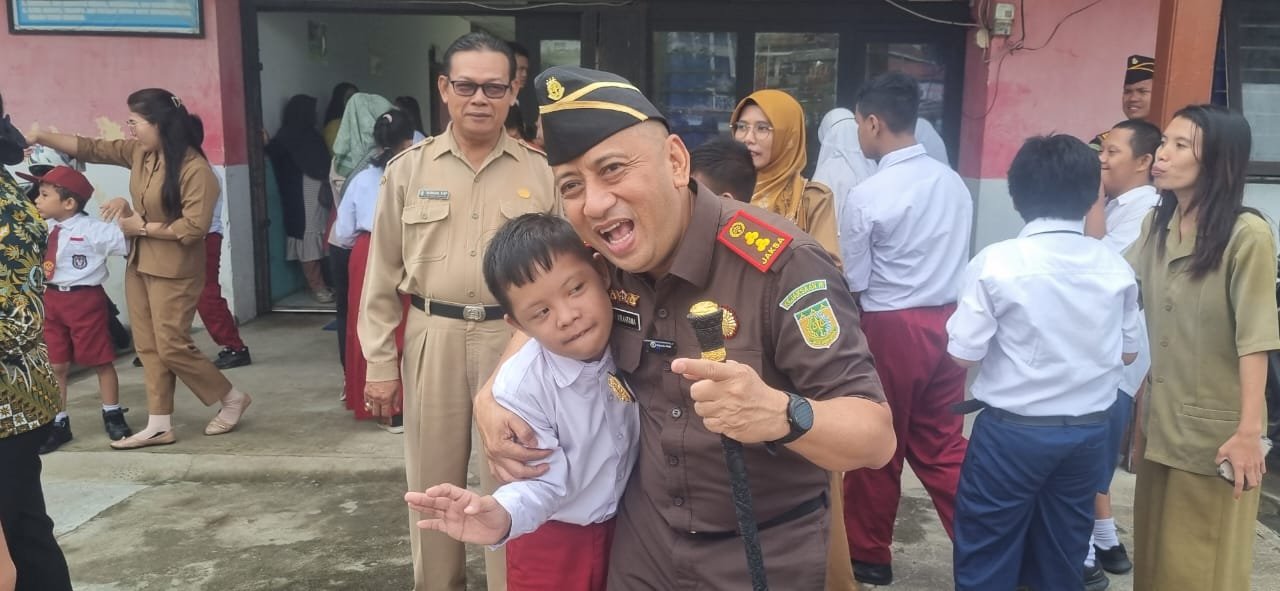 Kunjungi SLBN 65 Babai Cinga, Kejari Ajak Masyarakat Peduli Anak Berkebutuhan Khusus