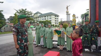 Danrem 121/Abw Brigjen Purnomosidi Disambut Dengan Ritual Adat