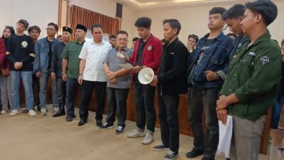 Mahasiswa Demo DPRD Kalbar Sampaikan Tiga Tuntutan