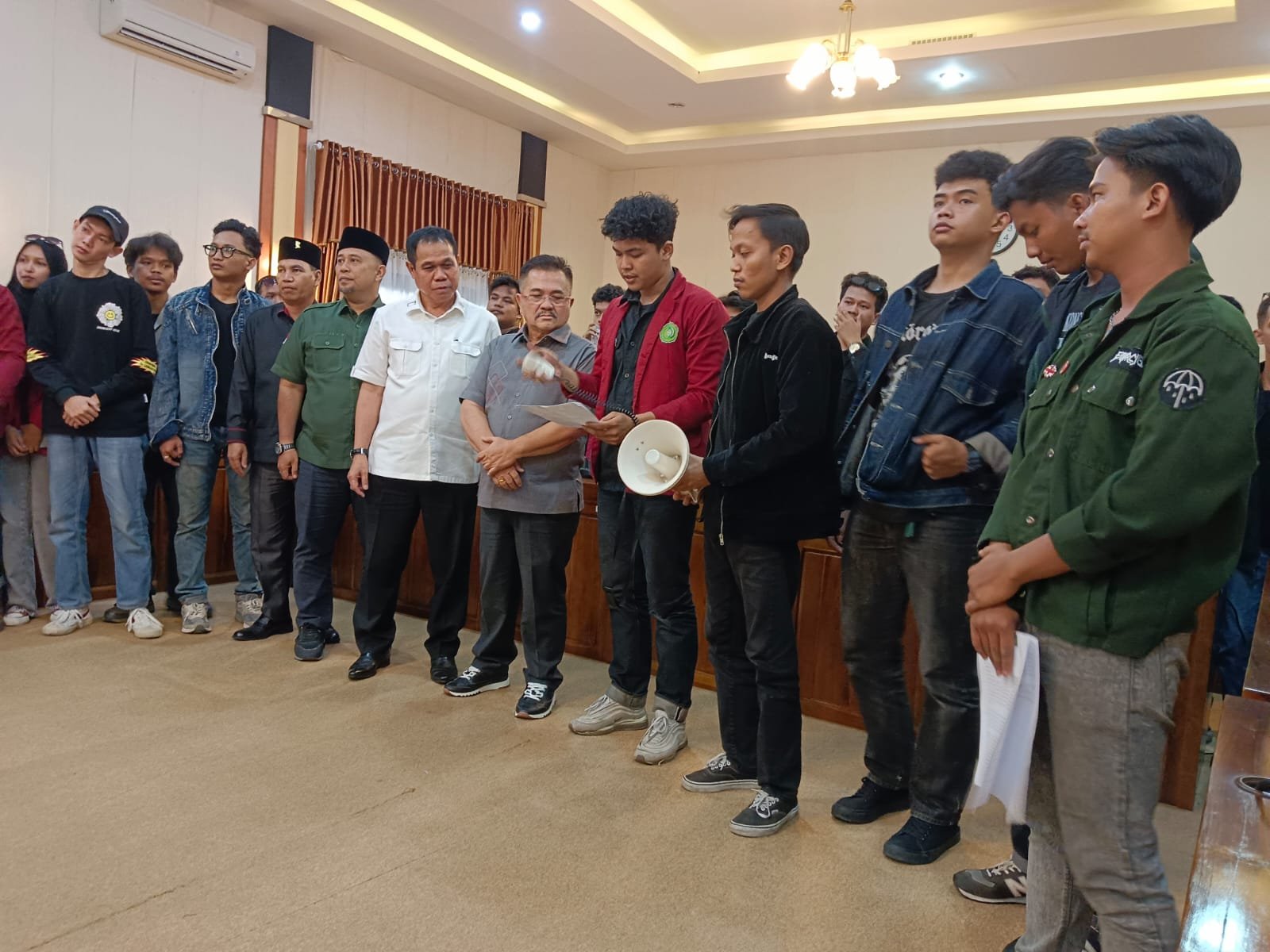 Mahasiswa Demo DPRD Kalbar Sampaikan Tiga Tuntutan
