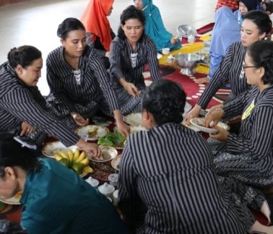Perkuat Toleransi Agama Lewat Saprahan