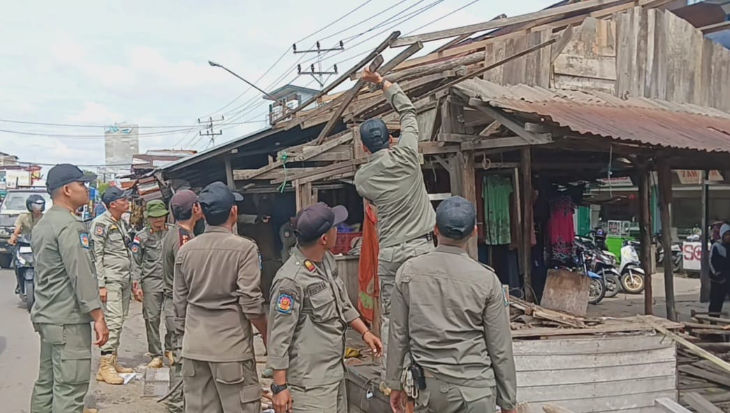Kios PKL Dibongkar dan Direlokasi ke Pasar Sejati Tiga Bulan Gratis