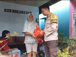 Warga Kurang Mampu Dapat Bantuan Sembako
