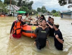 Salurkan Bantuan Korban Banjir Landak
