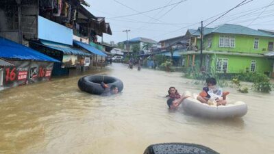 Polda Kalbar Terjunkan Tim SAR Bantu Korban Banjir Darit