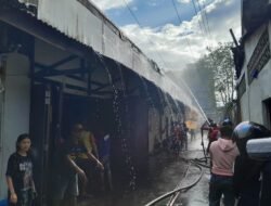 Si Jago Merah Lahap Dua Bangunan