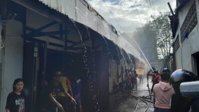 Si Jago Merah Lahap Dua Bangunan