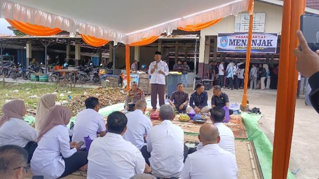 Bank Kalbar Kucurkan CSR Untuk 50 Eks Pedagang Relokasi di Parit Baru