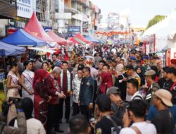 Warga Padati Pekan Kuliner Cap Go Meh