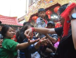 Berebut Jenggot Naga Pembawa Keselamatan