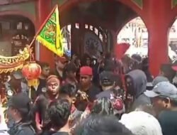 Ratusan Tatung Jalani Ritual Cuci Jalan