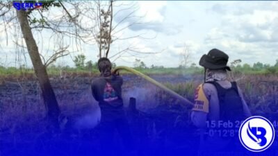 Personel Gabungan Padamkan Api Karhutla