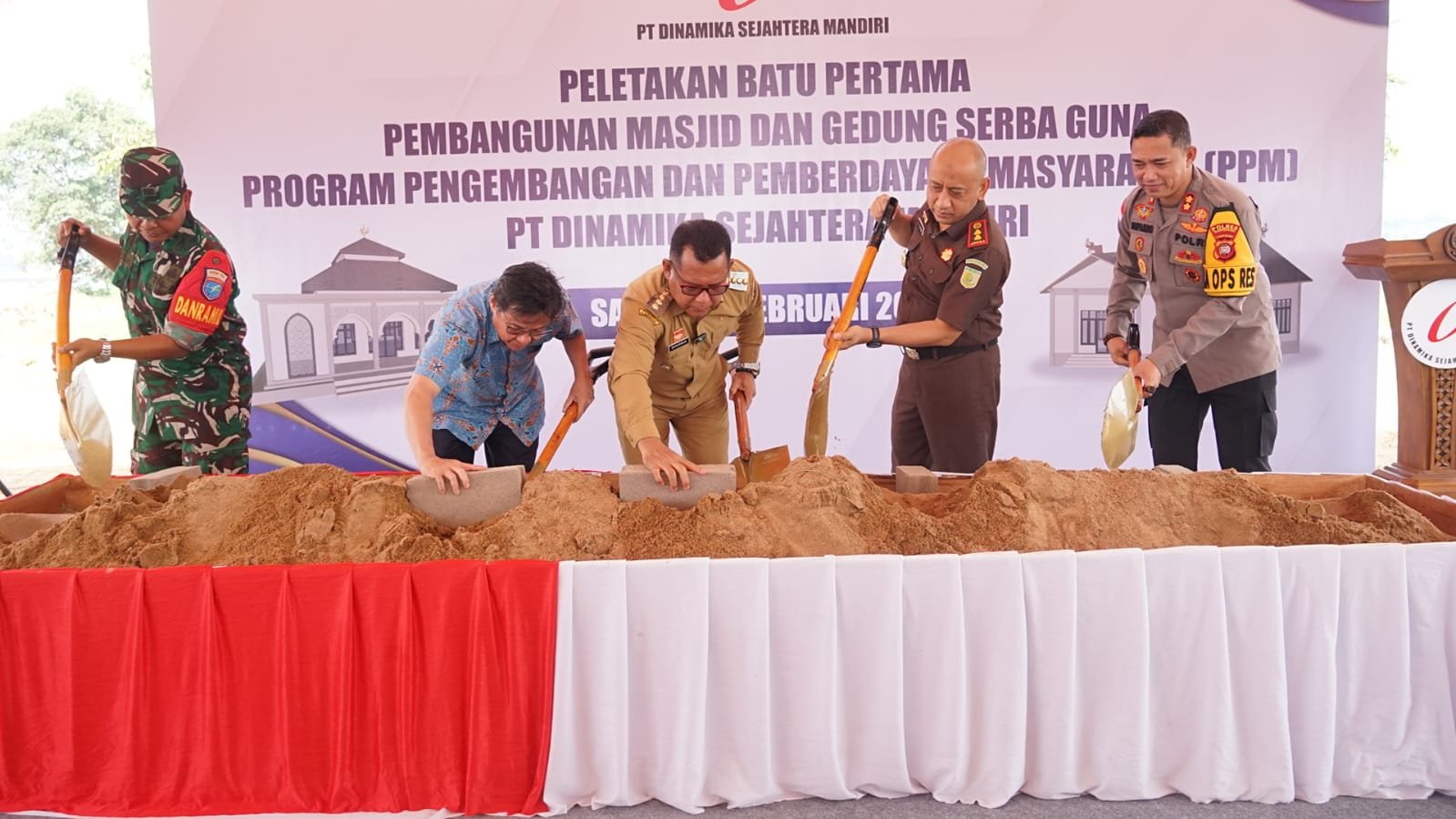 Kampung Pasir Miliki Gedung Serbaguna