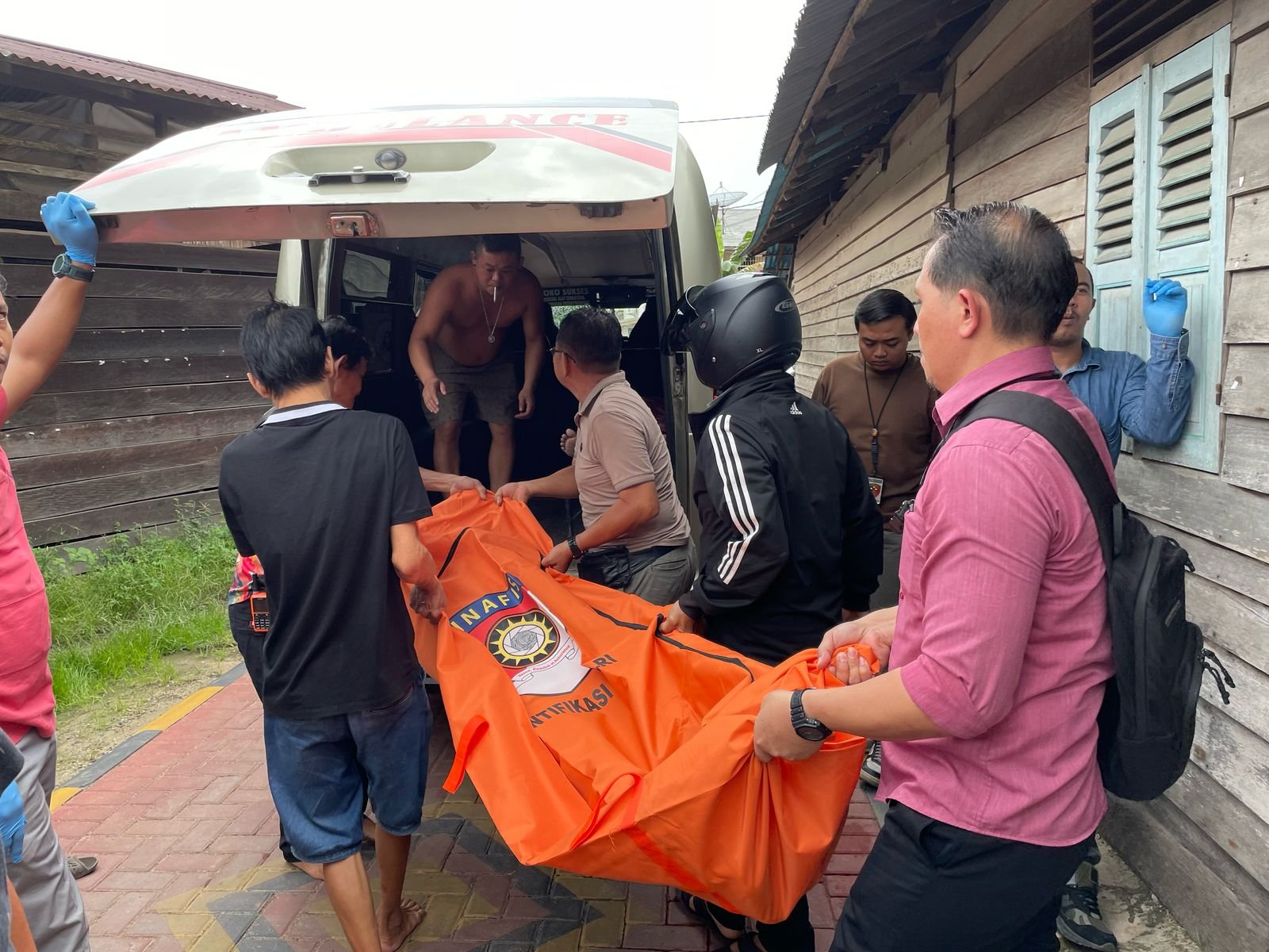 Setelah Bunuh Istri, Suami Gantung Diri