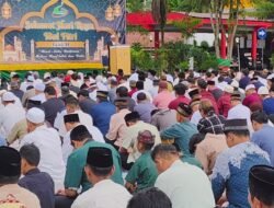 Ribuan Umat Muslim Salat Id di Halaman Kantor Bupati Sanggau
