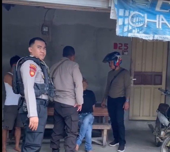 Warga Landak Teler Usai Nyabu Digrebek. Polisi Temukan Dua Peluru