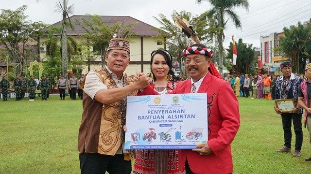 Petani Sanggau Dapat Bantuan Alsintan dari Kementan