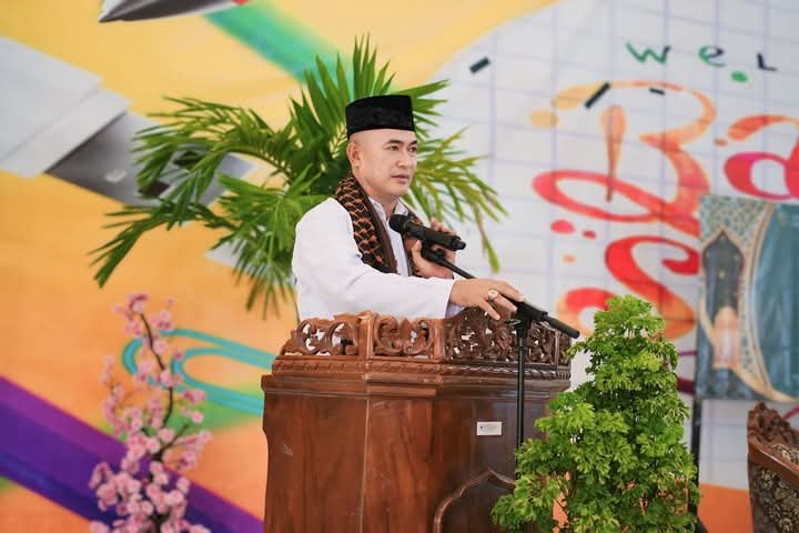 1000 Siswa Tidak Mampu Mendapatkan Beasiswa dan Seragam Gratis
