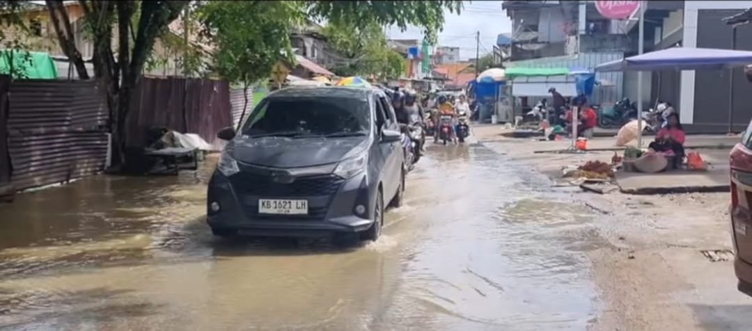 Normalisasi Drainase di Jalan Agus Salim Atasi Genangan Air
