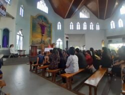 Jumat Agung Dengan Tablo dan Upacara Penyembahan Salib