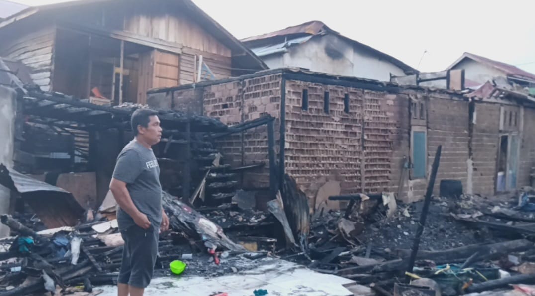 6 Rumah Sisa Puing. 1 Rumah Terdampak Akibat Kebakaran di Baladewa Beting