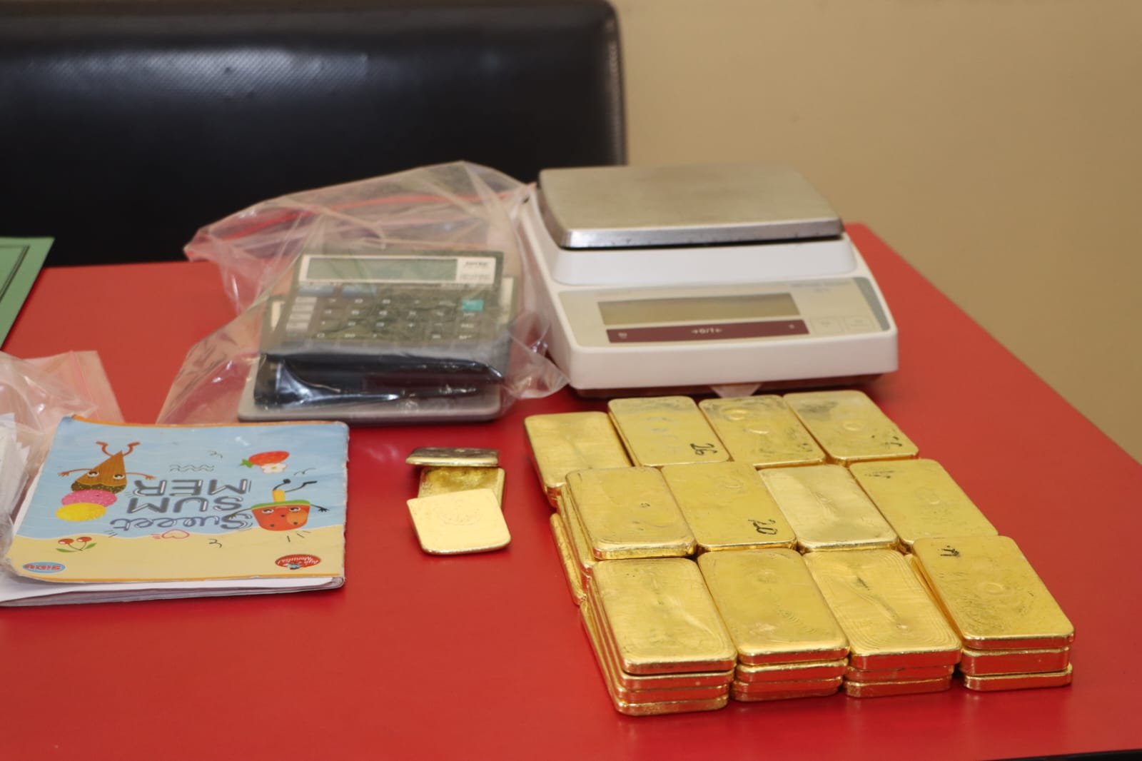 Total Berat 47 Keping Emas Sitaan 32,9 kilogram