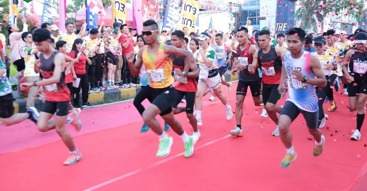 Ratusan Pelari Meriahkan Festival Bakcang di Singkawang