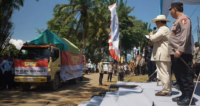 Prabowo Lepas Ekspor Perdana 1.200 Ton Jagung Bengkayang ke Malaysia