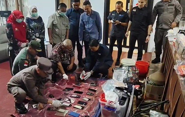 Kejari Sanggau Musnahkan Barang Bukti dari 73 Perkara