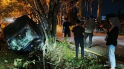 Mobil Bak Terbuka Terguling, Satu Penumpang Kritis