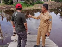 Jembatan Kayu di Mega Timur Roboh, Warga Melintas Tercebur ke Sungai
