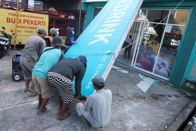 Kafe Wedrink Langgar PBG Dibongkar. Berkali-kali Diperingatkan Selalu Diabaikan
