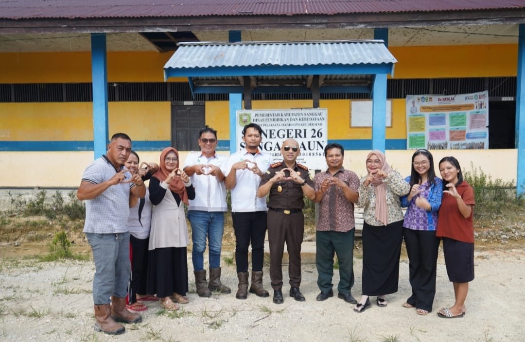 Jaksa Perbaiki SD di Perbatasan - Malaysia